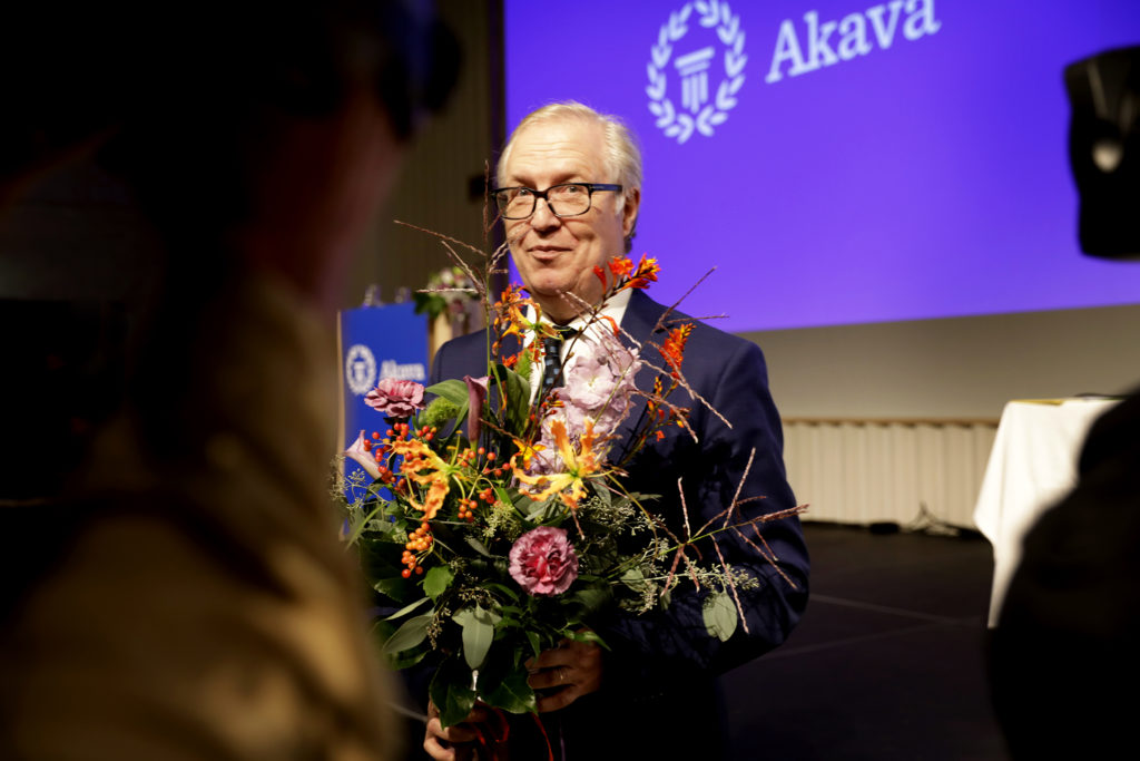 Akavan puheenjohtaja Sture Fjäder uudelleenvalinnan jälkeen, kuva Liisa Takala