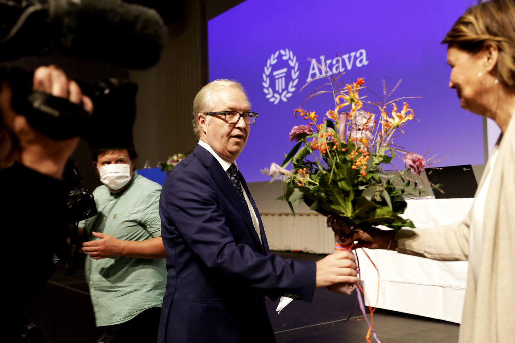 Akavan puheenjohtaja Sture Fjäder uudelleenvalinnan jälkeen, kuva Liisa Takala