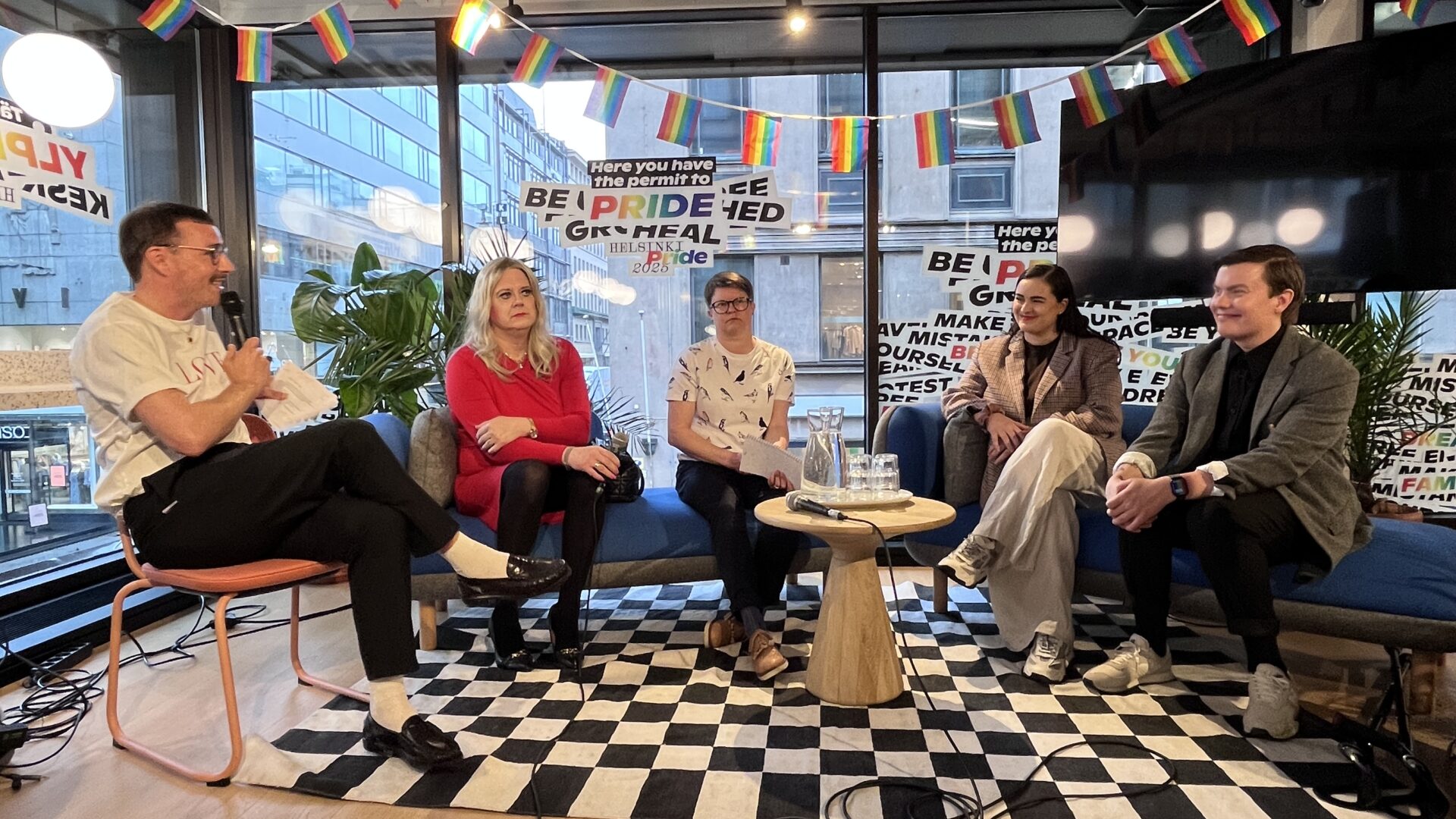Pskj-Pride_tilaisuus_panelistit